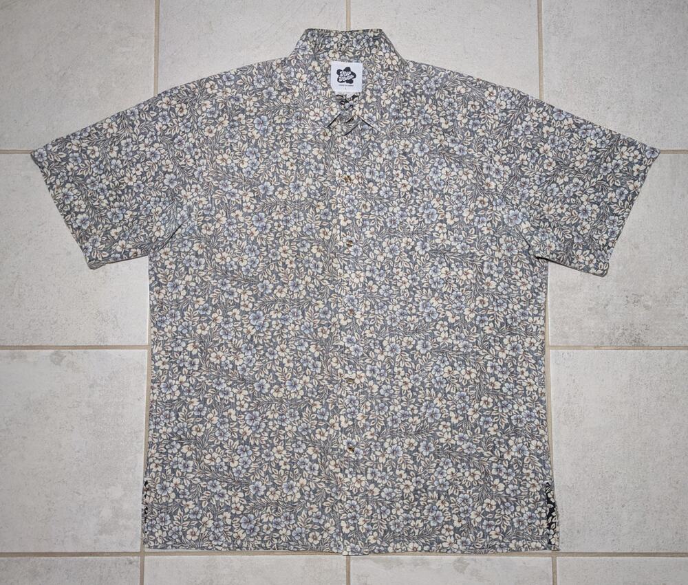 Hilo Hattie Men's Large Hawaiian Shirt Boxy Beach Surfer Floral Reverse Print